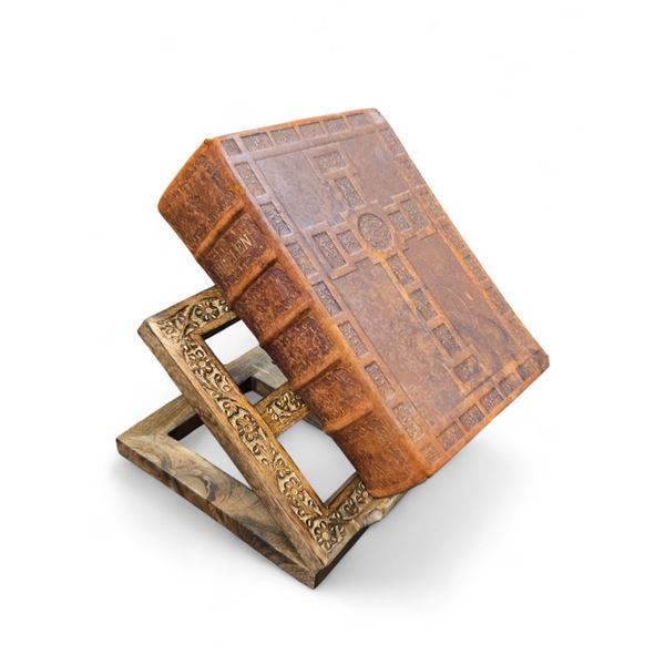 Danish "Hjemmets Bibel" (Home Bible) Published by Martins Forlag in Copenhagen in 1951 * Binding Nee