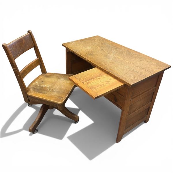 Small Vintage Oak Desk and Chair (20" X 36" X 26" Tall)