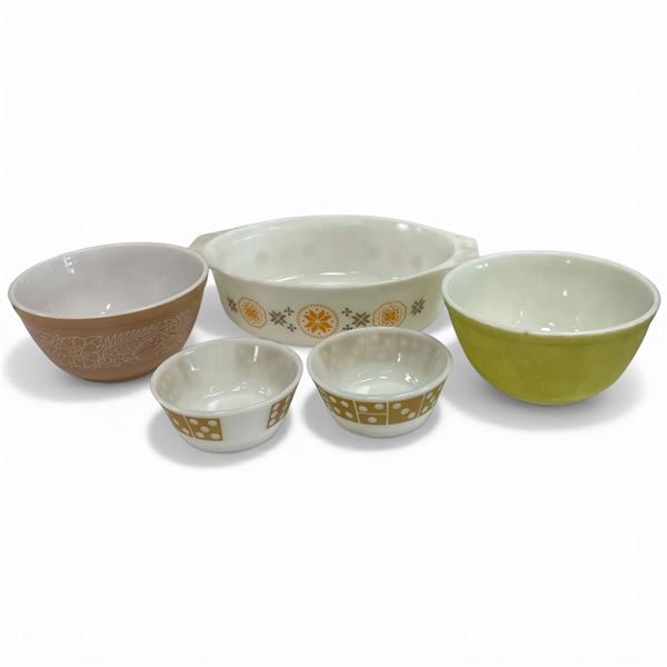 5 Vintage Pyrex Dishes (Casserole with No Lid, 2 X 7" Bowls, and 2 X 5" Bowls