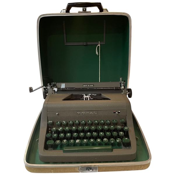 Vintage Royal "Quiet De Luxe" Portable Manual Typewriter in Original Case