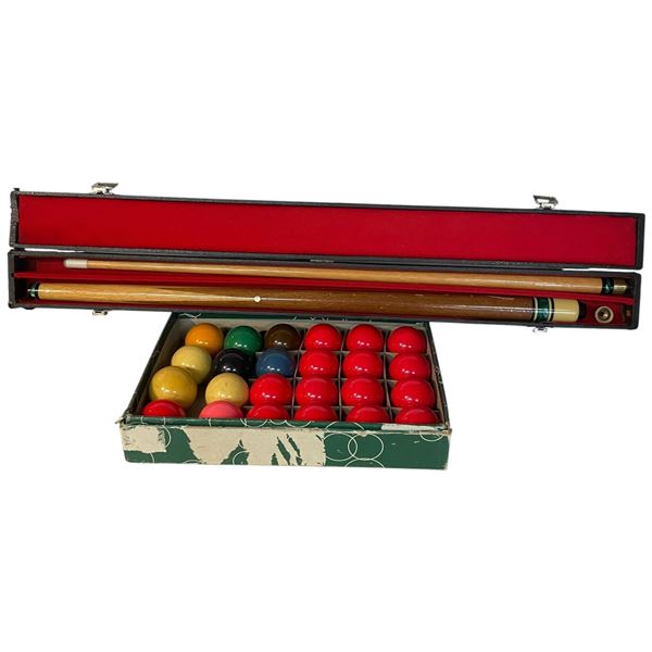 Snooker Ball Set with Cue in Case