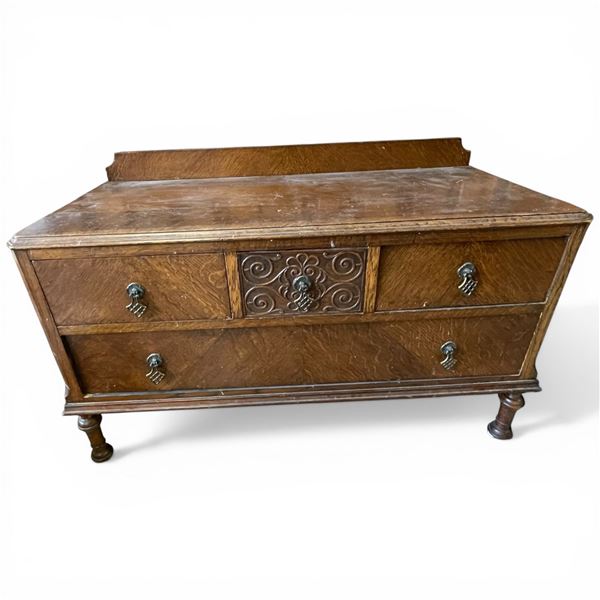 Antique Quarter Sawn Oak Low Dresser  * Appears to have its original pulls * (20" x 45" x 25" tall)