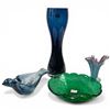 Image 1 : 4 Art Glass Pieces: Bullicante Plate, Fenton Blue Bird, Murano Style Vase & 13" Tall Blue Glass Vase