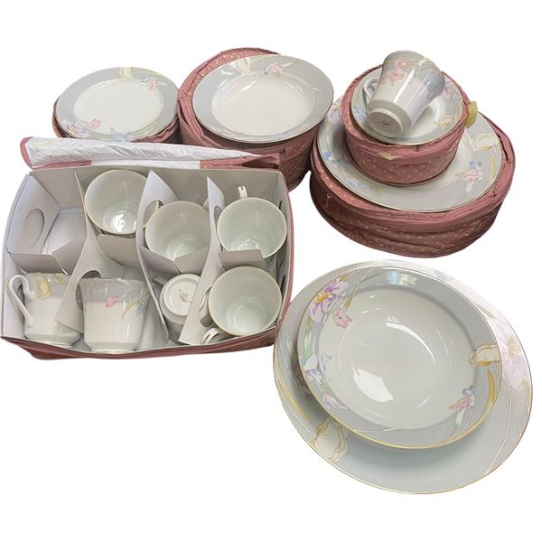 Set of Mikasa "Charisma Grey" China for 8 in China Keepers