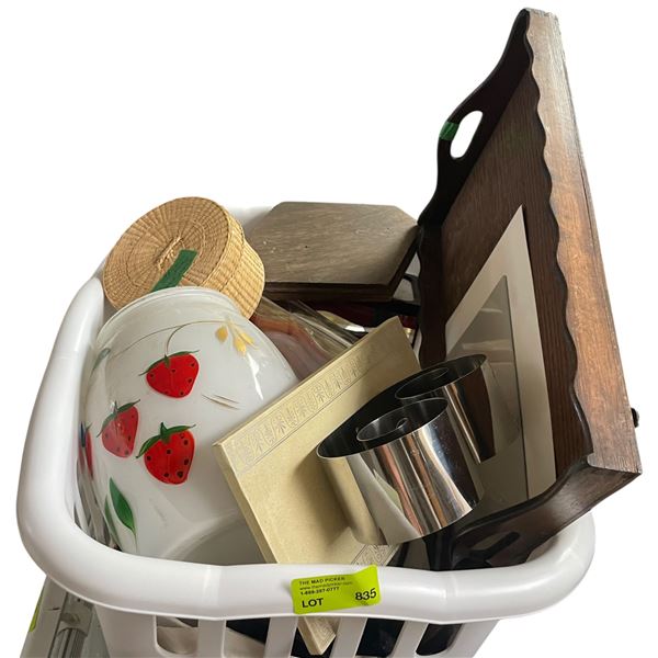 Box Lot of Assorted Decorative Collectables