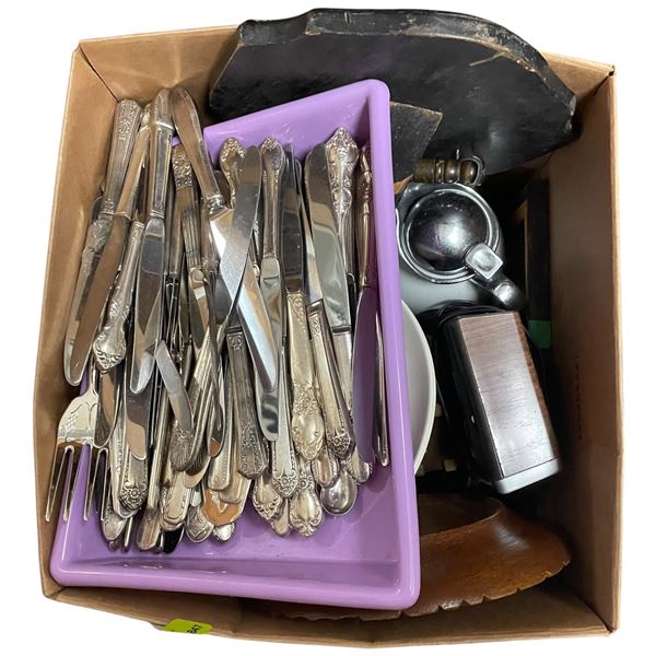 Box of Decorative Collectables and Vintage Items