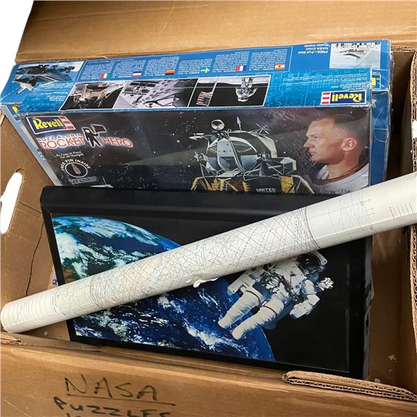2 Revell Shuttle Models and Light up Moon Landing Picture