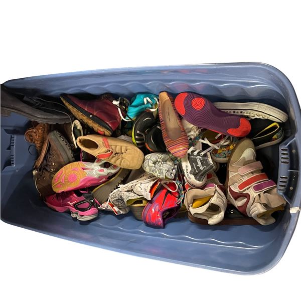 Bin Lot of Assorted Mostly Women's Footwear: Runners, Sneaker and Casual Shoes