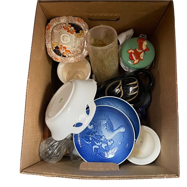 Box of Assorted Decorative Items