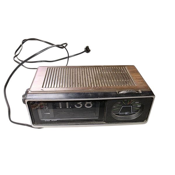 Vintage Solid State AM Flip Clock Radio Woodgrain Sears Electronics