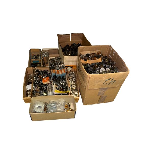Large group of assorted vintage loose vacuum tubes & sockets