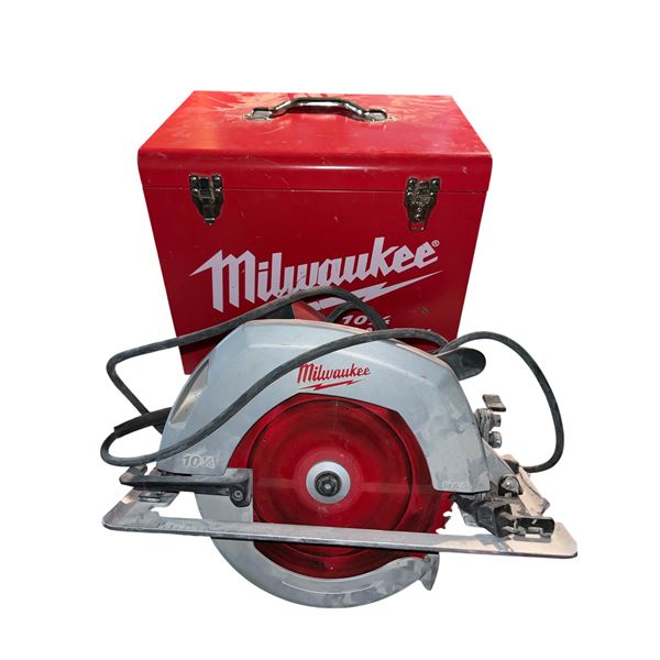 Milwaukee Circular Saw w/ Metal Case