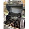 Image 2 : Broil King Baron 3-Burner Gas BBQ Grill - As-is