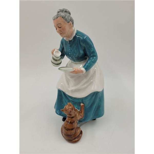 Royal Doulton Hand-Painted Porcelain The Favourite Figurine Made in England (HN2249)