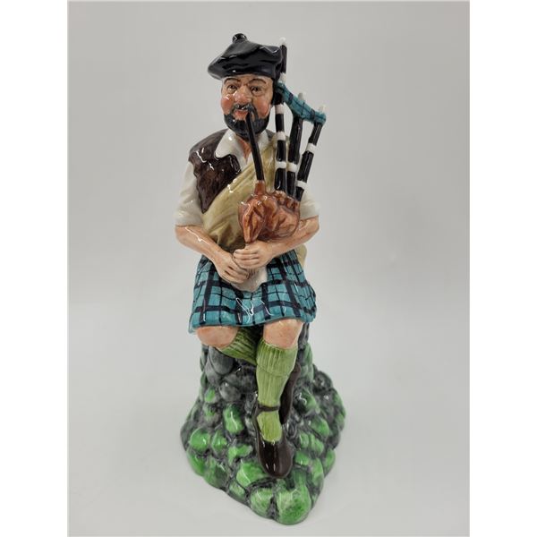 Royal Doulton Hand-Painted Porcelain The Piper Figurine Made in England (HN2907)