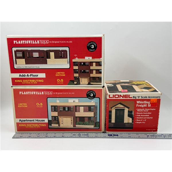 VTG Plasticville U.S.A "Add-A-Floor", "Apartment House" & Lionel Whistling Freight Shed