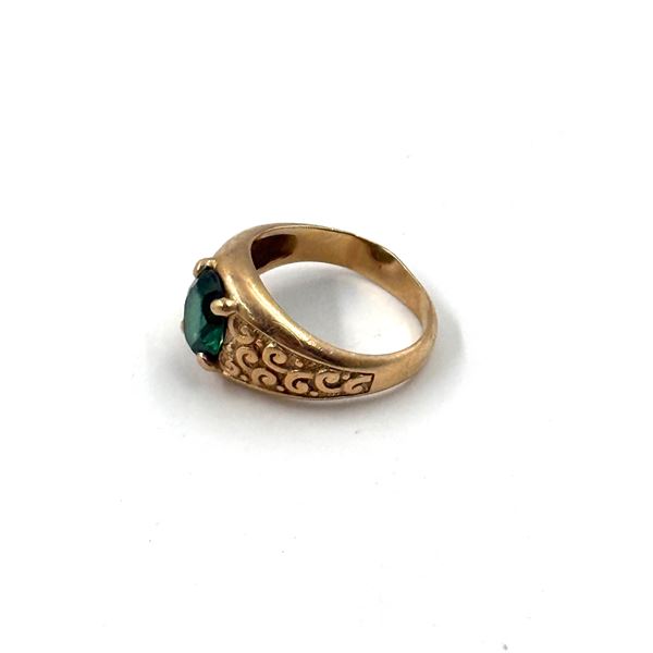 10 Kt. Gold Ring w/ Green Stone