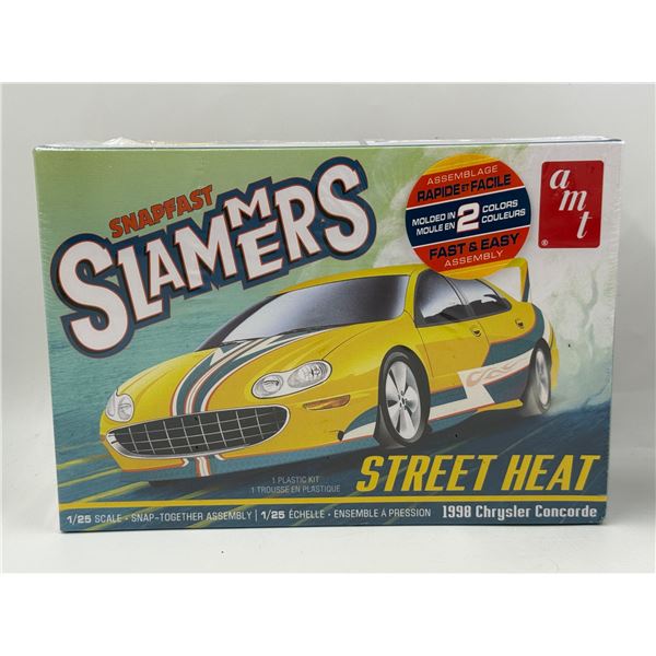 AMT 1/25 Scale Snapfast Slammers Street Heat 1998 Chrysler Concorde Model Kit