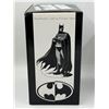 Image 3 : DC Direct Batman Black & White Statue