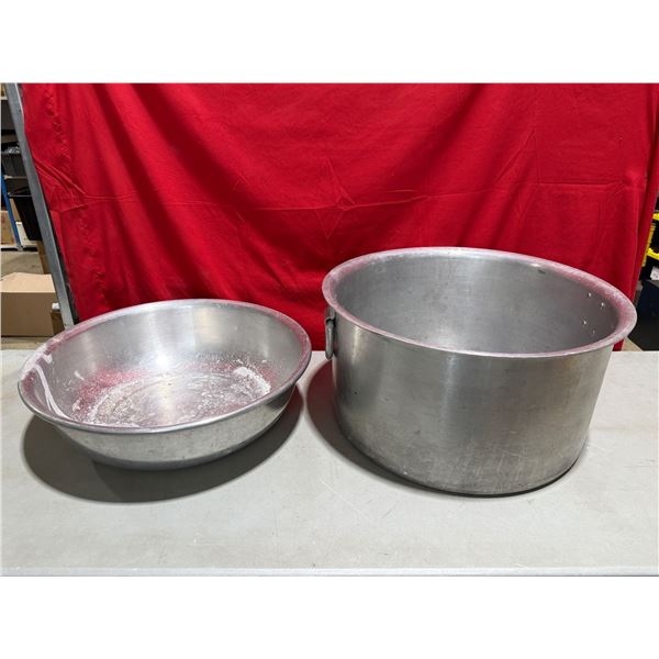 2 Traditional Cooking Pots