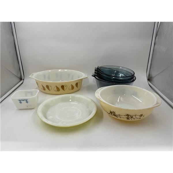Vintage Pyrex / Glass Bakeware Lot