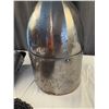 Image 5 : Medieval Helmet and Gauntlet