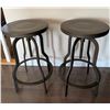 Image 1 : 2 stools