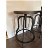 Image 2 : 2 stools