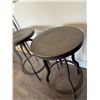 Image 4 : 2 stools