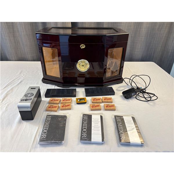 Humidor with Moisture Control and accessories