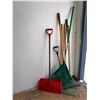 Image 1 : Shovels