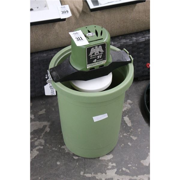 RCW71  4 Qt. Vintage Ice Cream Maker