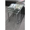 Image 1 : Chrome w/Glasstop Nesting Tables - Set of 3
