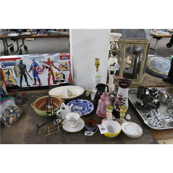 Ornate Candlestand, Vases, Candlesticks, Dishes, Bowls, Table Items