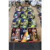Image 1 : 12-Star Wars Collector Figurines - 12 X $