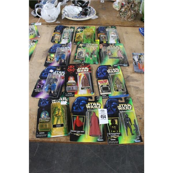 12-Star Wars Collector Figurines - 12 X $