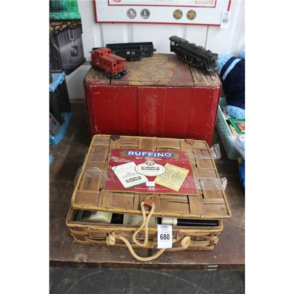 Vintage Gift Box w/8 Track Tapes 2, Lionel Locomotive, Trains