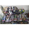 Image 1 : 28-Super Hero Figurines - 28 X $