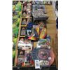 Image 1 : 13-Star Wars Collector Figurines - 13 X $