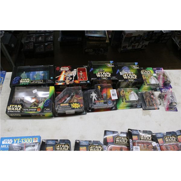 12-Star Wars Collector Figurines - 12 X $
