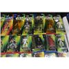 Image 3 : 36-Star Wars Collector Figurines - 36 X $