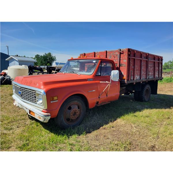 1972 Chev 350 1-ton Grain Truck 12 ft wood Box (Needs new floor)  & single cyl. hoist, gas 350 cubic