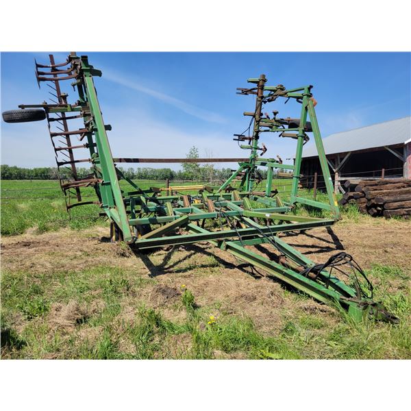 JD Chisel 1610 chisel plow, approx. 34 ft, mounted harrow/rake system, double wing cultivator, Locat