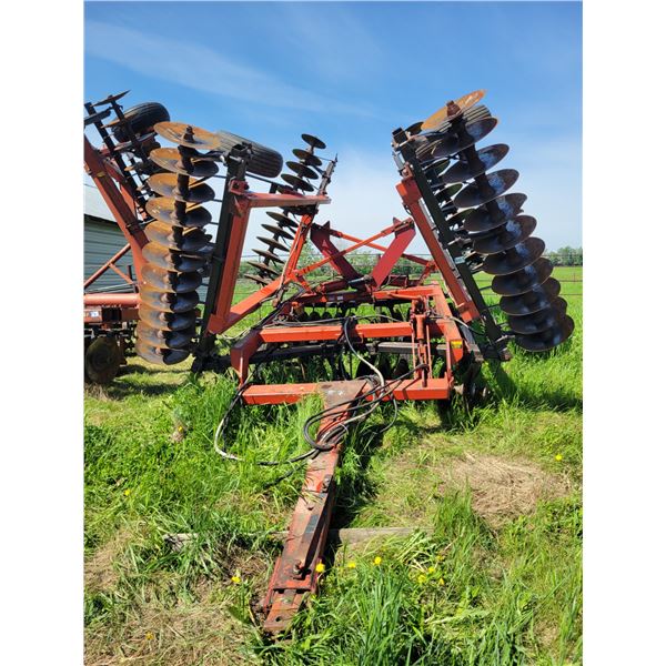 International 22 ft field disc, SN. 0470000U043345, Located at 23012 Twp 604, North West of Thorhild