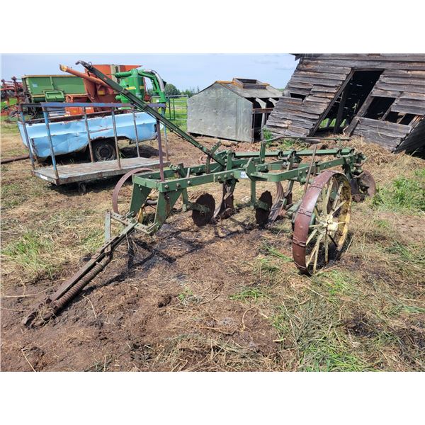 3 bottom plow c/w steel wheels. Located at 23012 Twp 604, North West of Thorhild. Viewing is July 4t