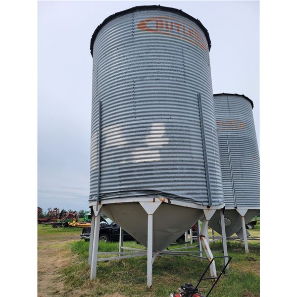 Butler 5-ring hopper bottom grain bin, has damage to one leg, Located at 23012 Twp 604, North West o