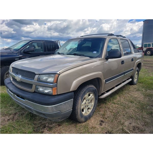 2005 Chevrolet Avalanche (Gold). Gas, auto, 5 spd transmission, 6 disc cd changer. Power windows, po