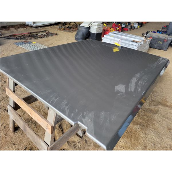 Fiberglass Lo Rider Tonneau Cover from a 1198 Chevrolet truck.   Located at 23012 Twp 604, North Wes