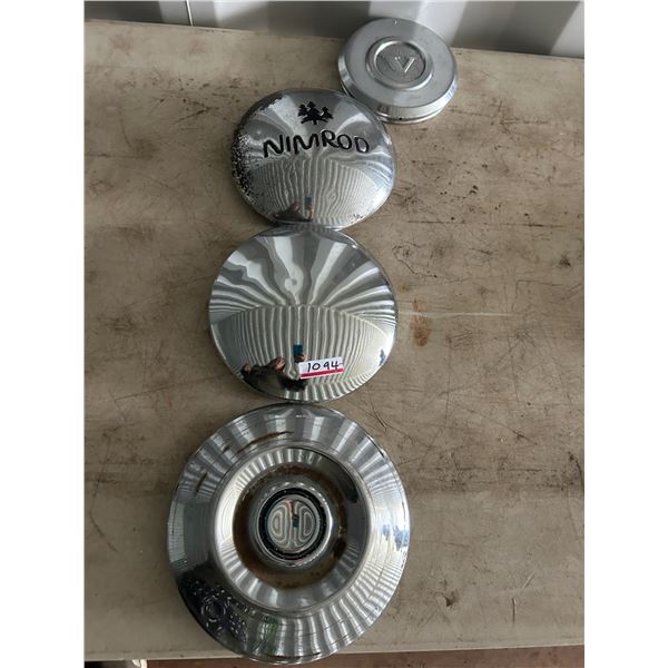 4 hubcaps, selling all together