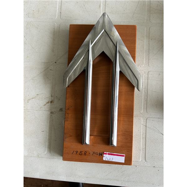 1958 Pontiac hood ornament